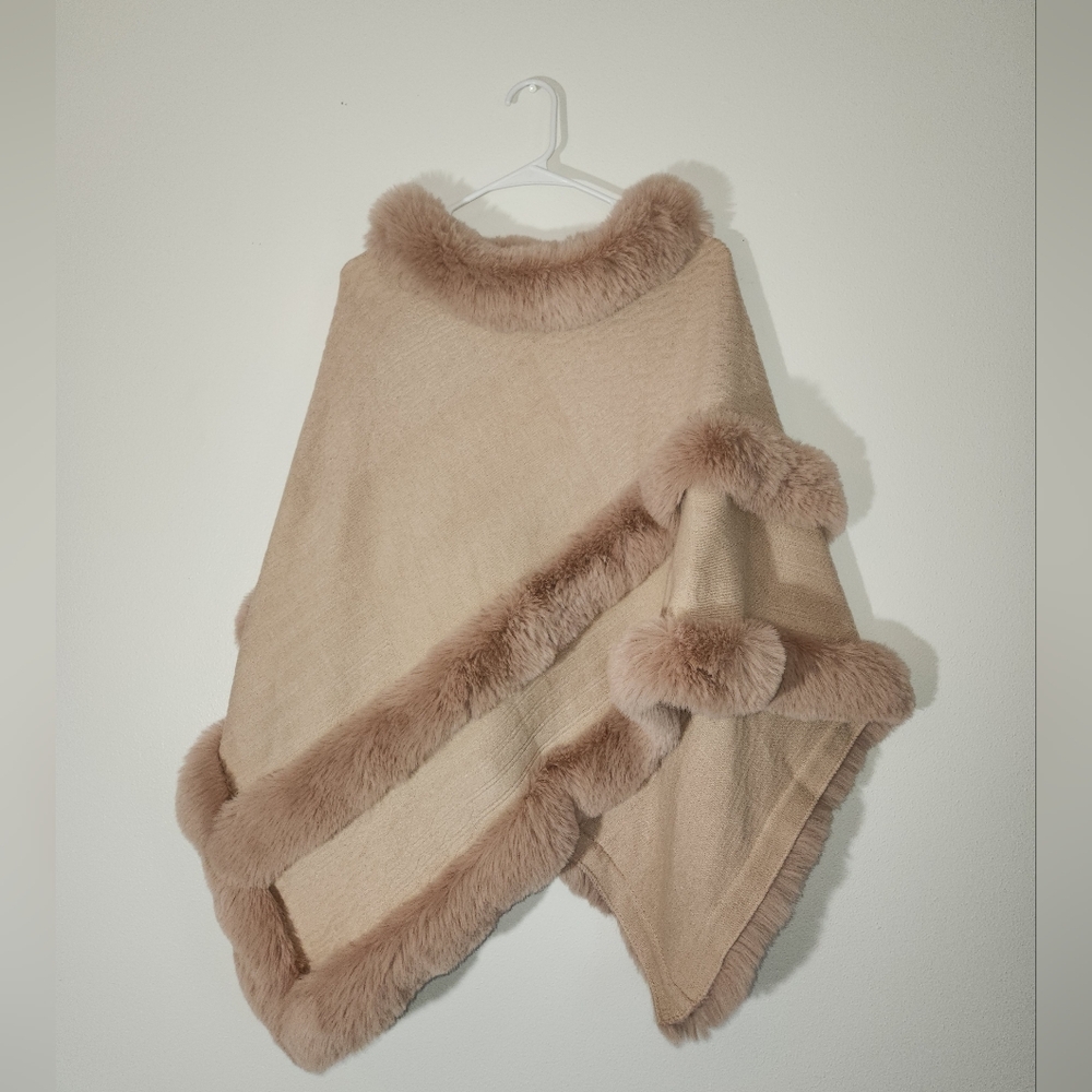 Women's Le Moda Plush Pink Poncho with Faux Fur Accent